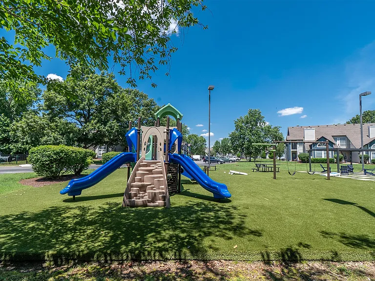 Summerlake Apartments — Photo 121