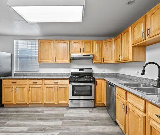 3rd image of 2837 Linden St