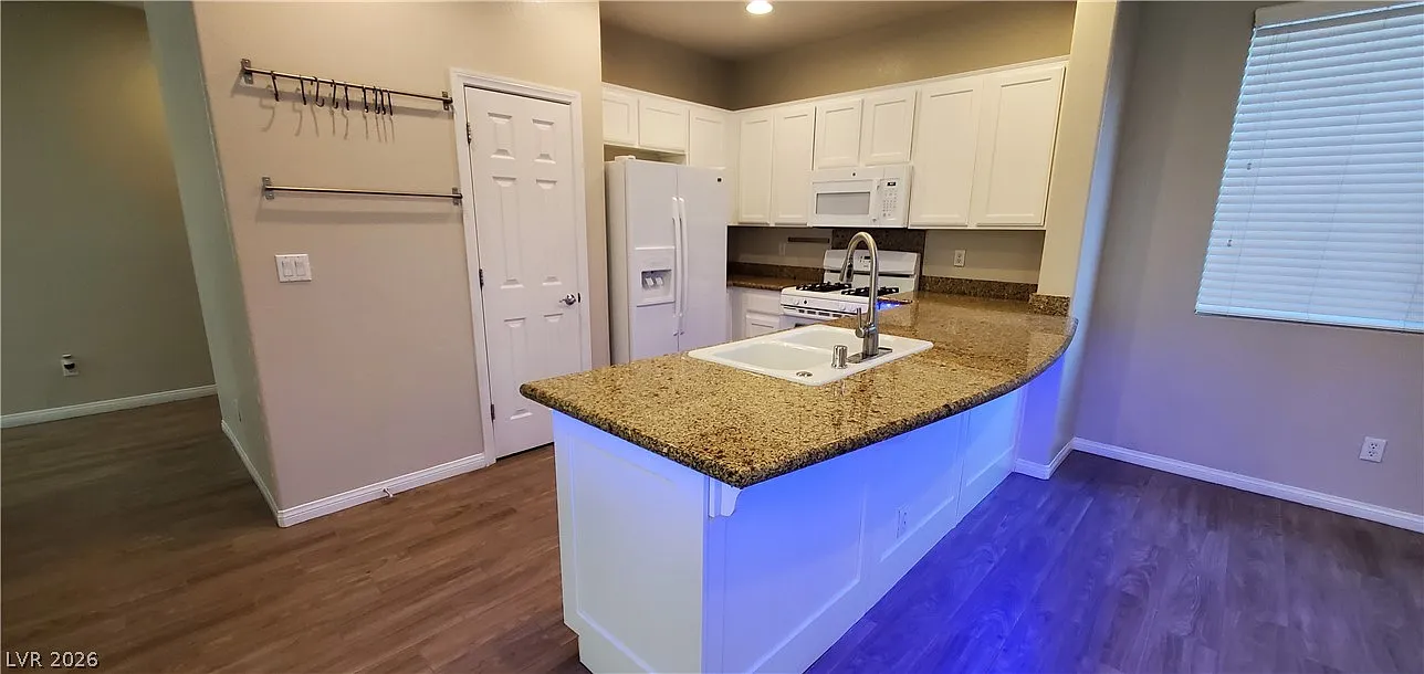 3 bed, 2.5 bath, 1714 sqft, $2,495 — Photo 4