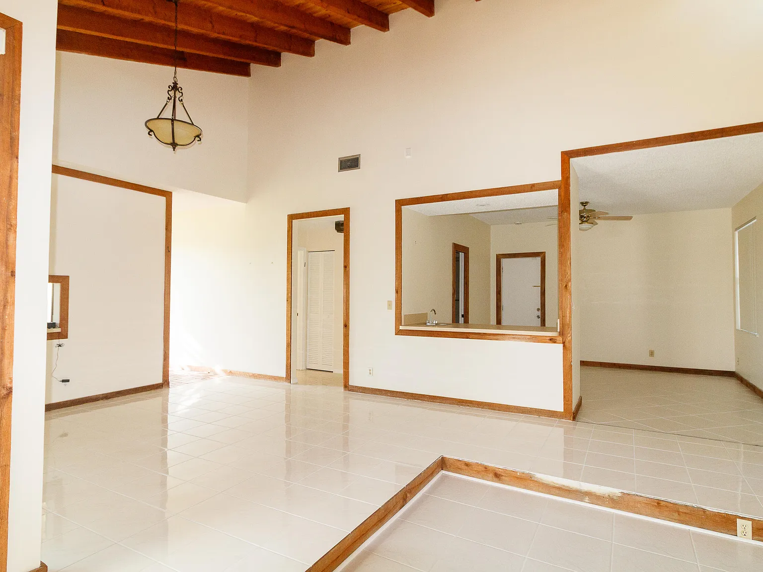 3 bed, 2.0 bath, 2122 sqft, $2,950 — Photo 4