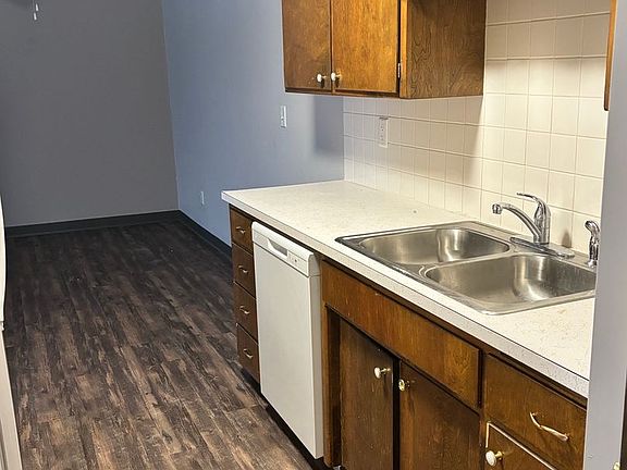 3rd image of 601 6th St E APT 13
