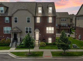 2754 Helmsdale Cir, Rochester Hills, MI 48307