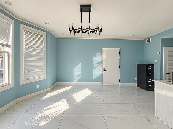 5th image of 308 Clerk St #1
