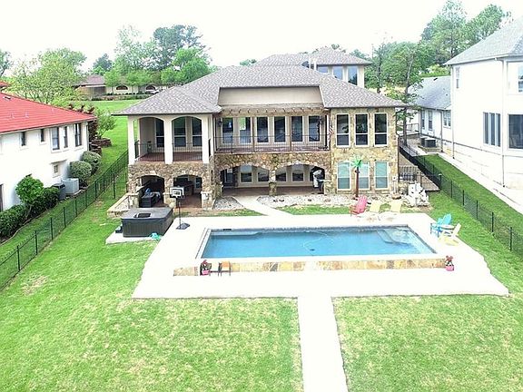 4th image of 1203 Kiowa Dr W