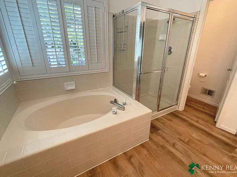 144 Glasgow Ln — Photo 16