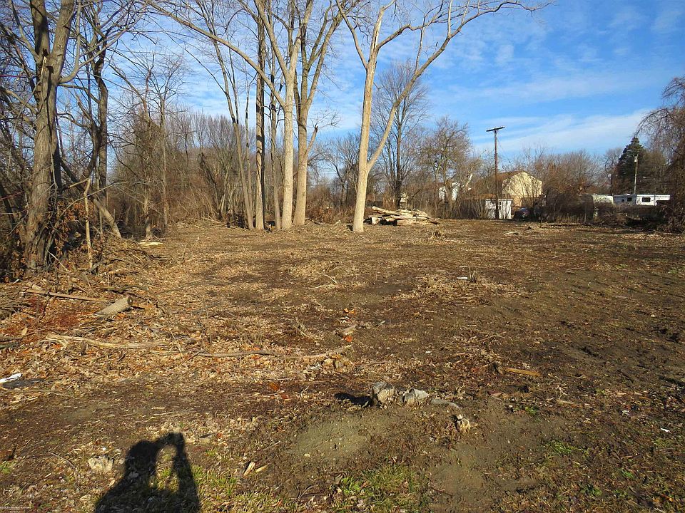 2nd image of 14 Mile Rd