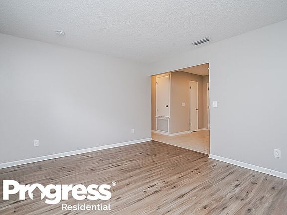 4th image of 16418 Bonneville Dr