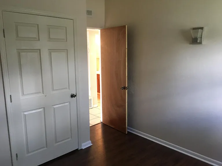 2932 NE 10th Dr — Photo 2