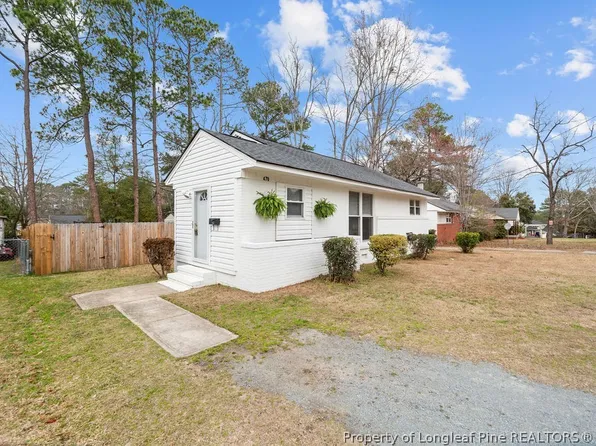 470 McBain Dr, Fayetteville, NC 28305