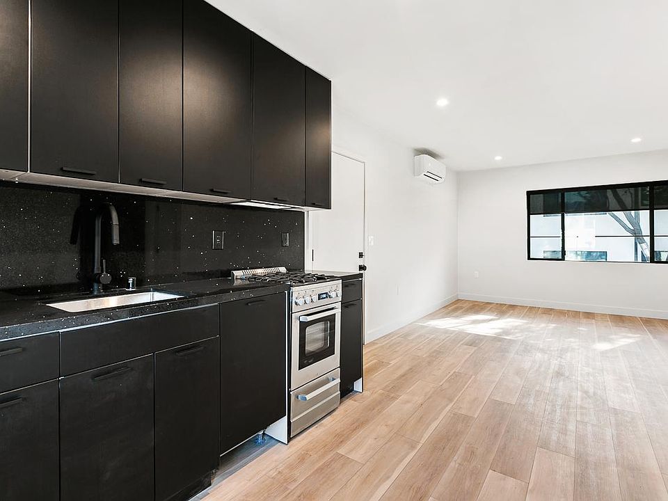 1st image of 4-217 Lucas Ave #4