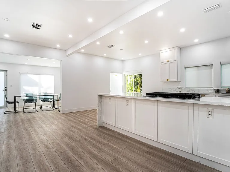 8866 Carlyle Ave — Photo 11
