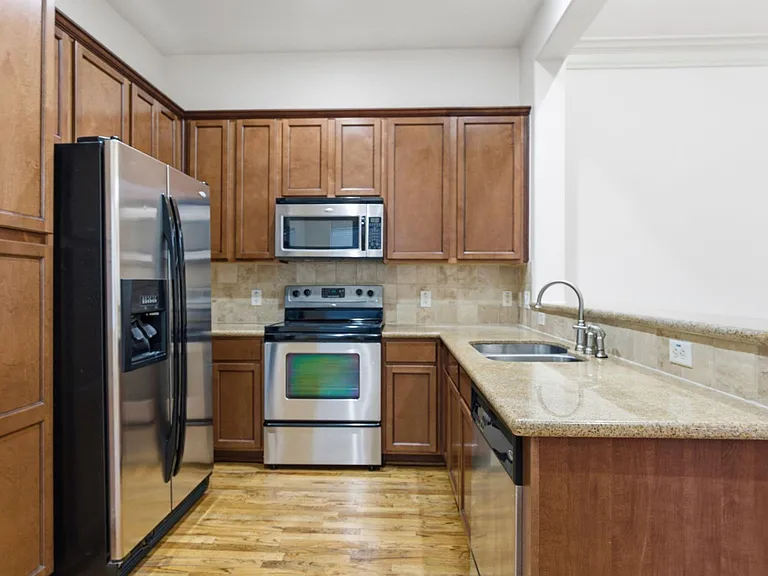 1303 Sherwood Point Ln — Photo 9