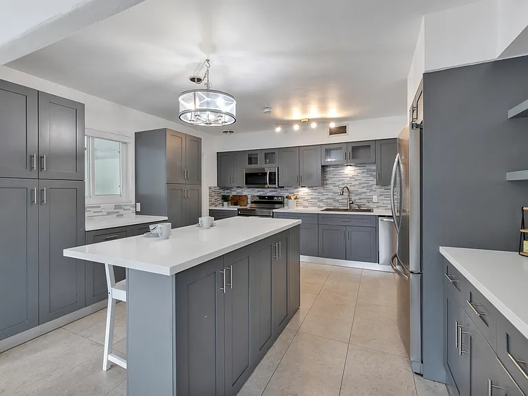 1031 NE Little River Dr — Photo 3