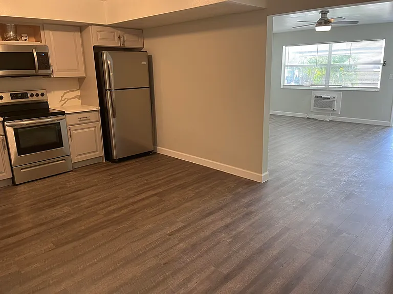 1419 SE 2nd St #1 — Photo 4