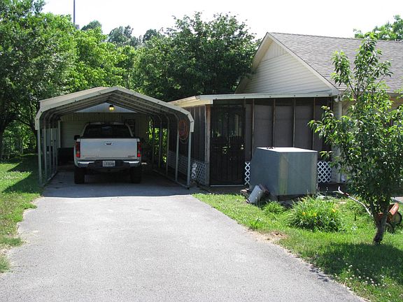 2nd image of 1626 Collinwood Hwy