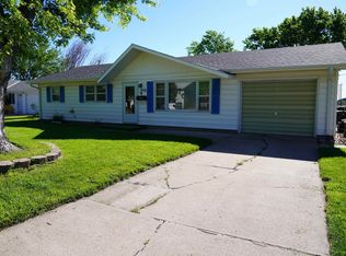 1616 Papio Ln, Cozad, NE 69130