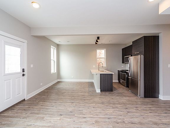 3rd image of 1334 N Wicker Park Ave Unit 2W