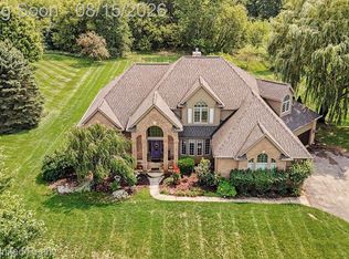 3099 Beach Lake Dr E, Milford, MI 48380