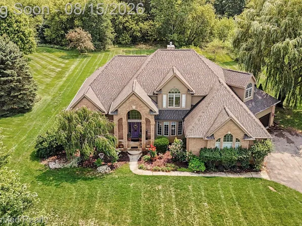 3099 Beach Lake Dr E, Milford, MI 48380