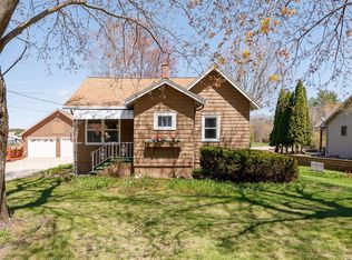 1142 Riverside Dr, Suamico, WI 54173