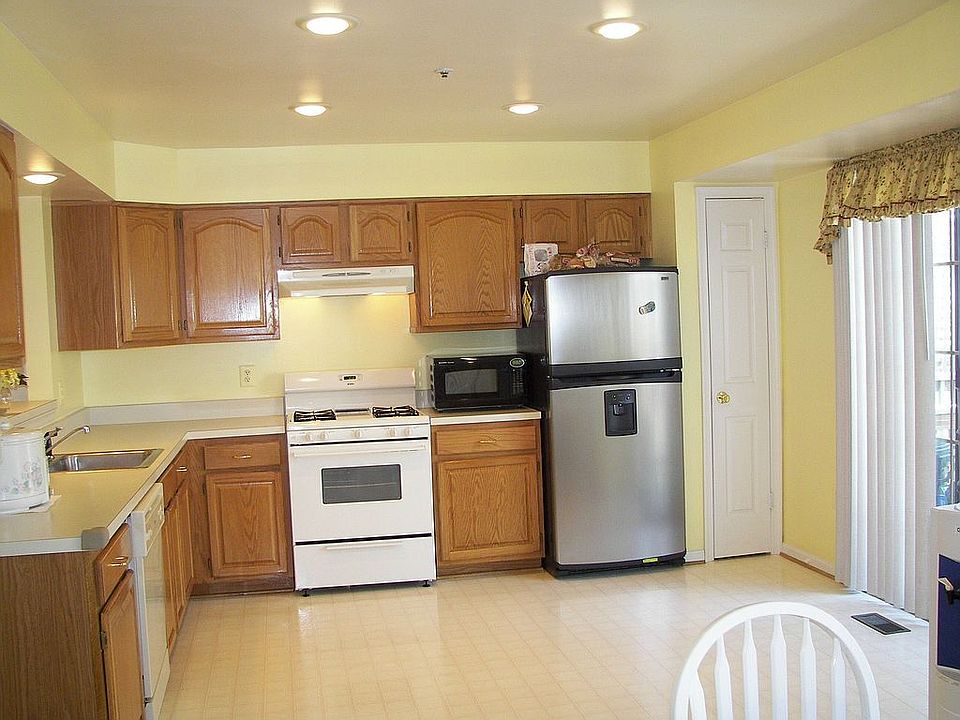 2nd image of 18572 Cherry Laurel Ln