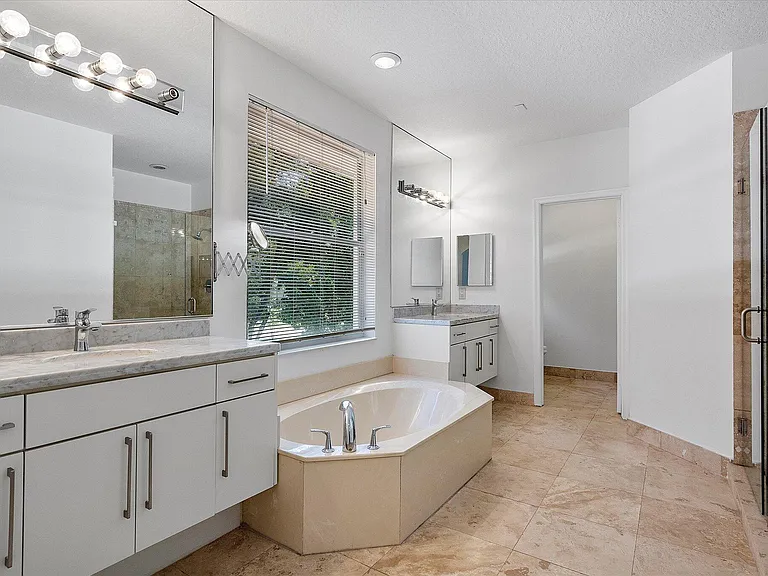 2013 Harbor View Cir — Photo 29
