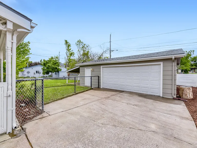 1015 W Longview Ave — Photo 2