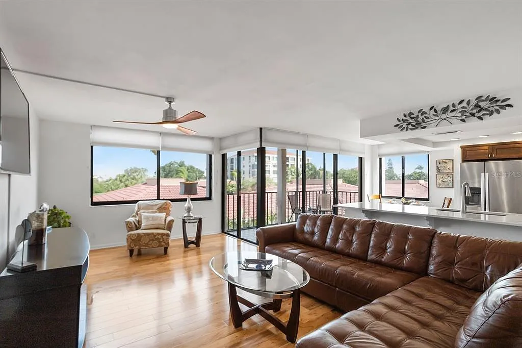 2 bed, 2.0 bath, 1050 sqft, $2,395 — Photo 2