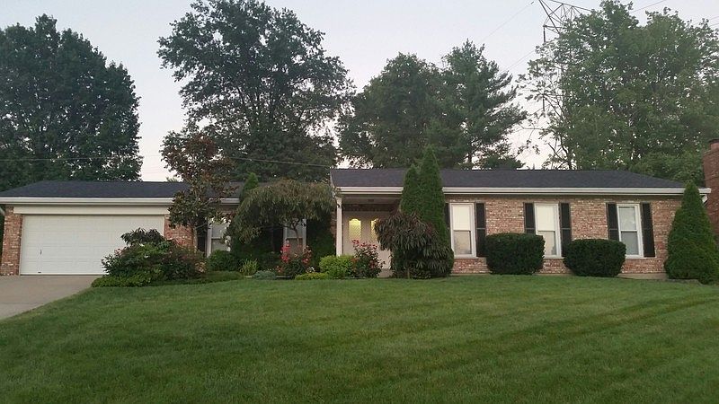 1st image of 748 Robin Ln