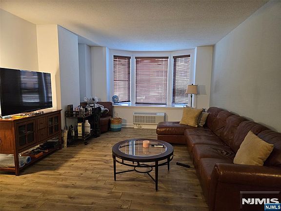 4th image of 6104 City Place