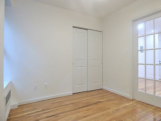 3rd image of 333 E 70th St APT 11