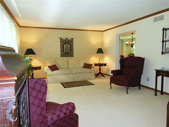 5th image of 211 N Bruce St