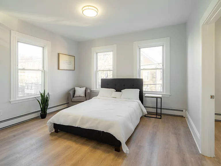320 Hurley St — Photo 8
