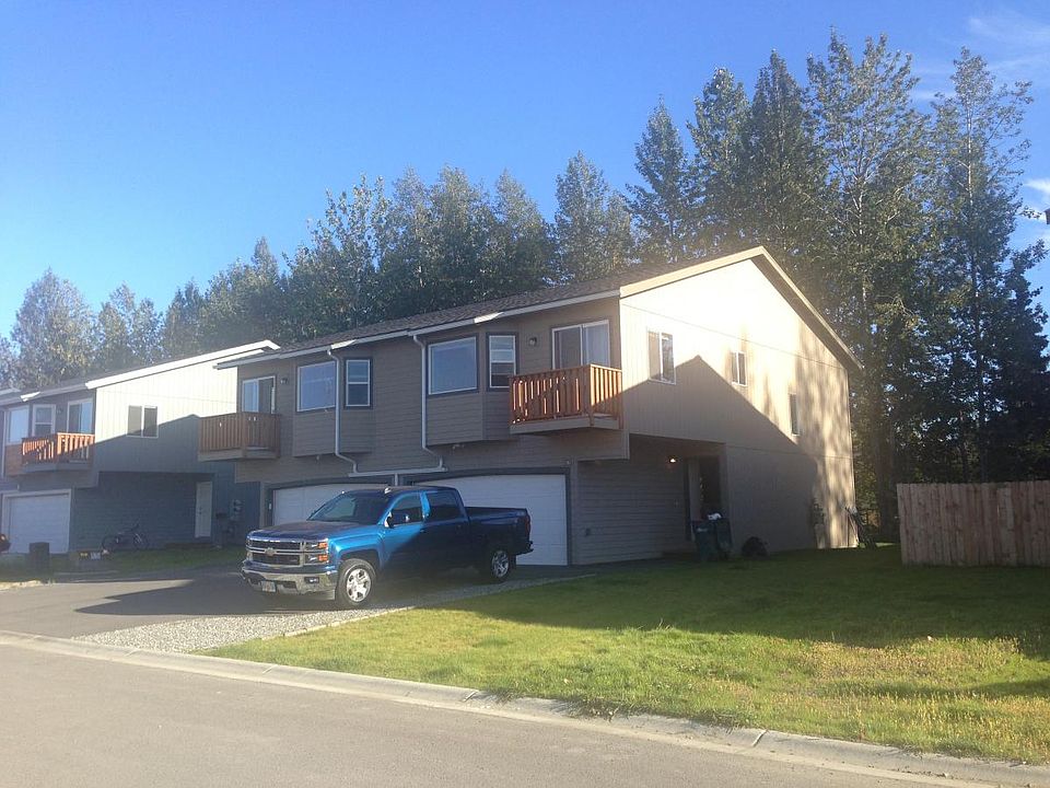 Brand new neighborhood, surrounded by well kept duplexes.