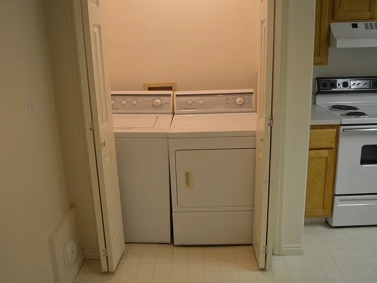 516 W 300 S — Photo 22