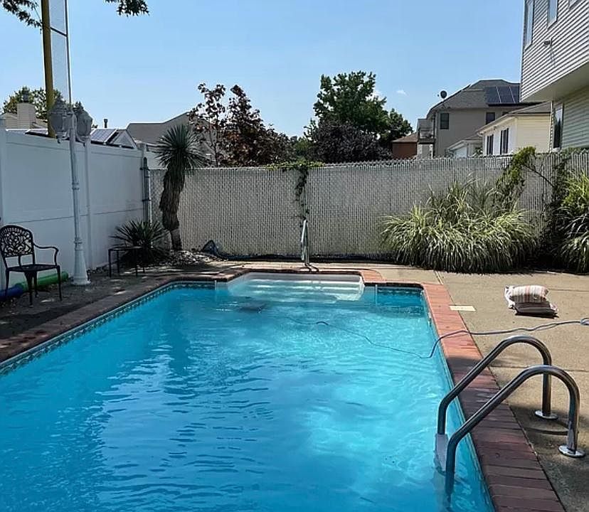1st image of 604 Ramona Ave #B