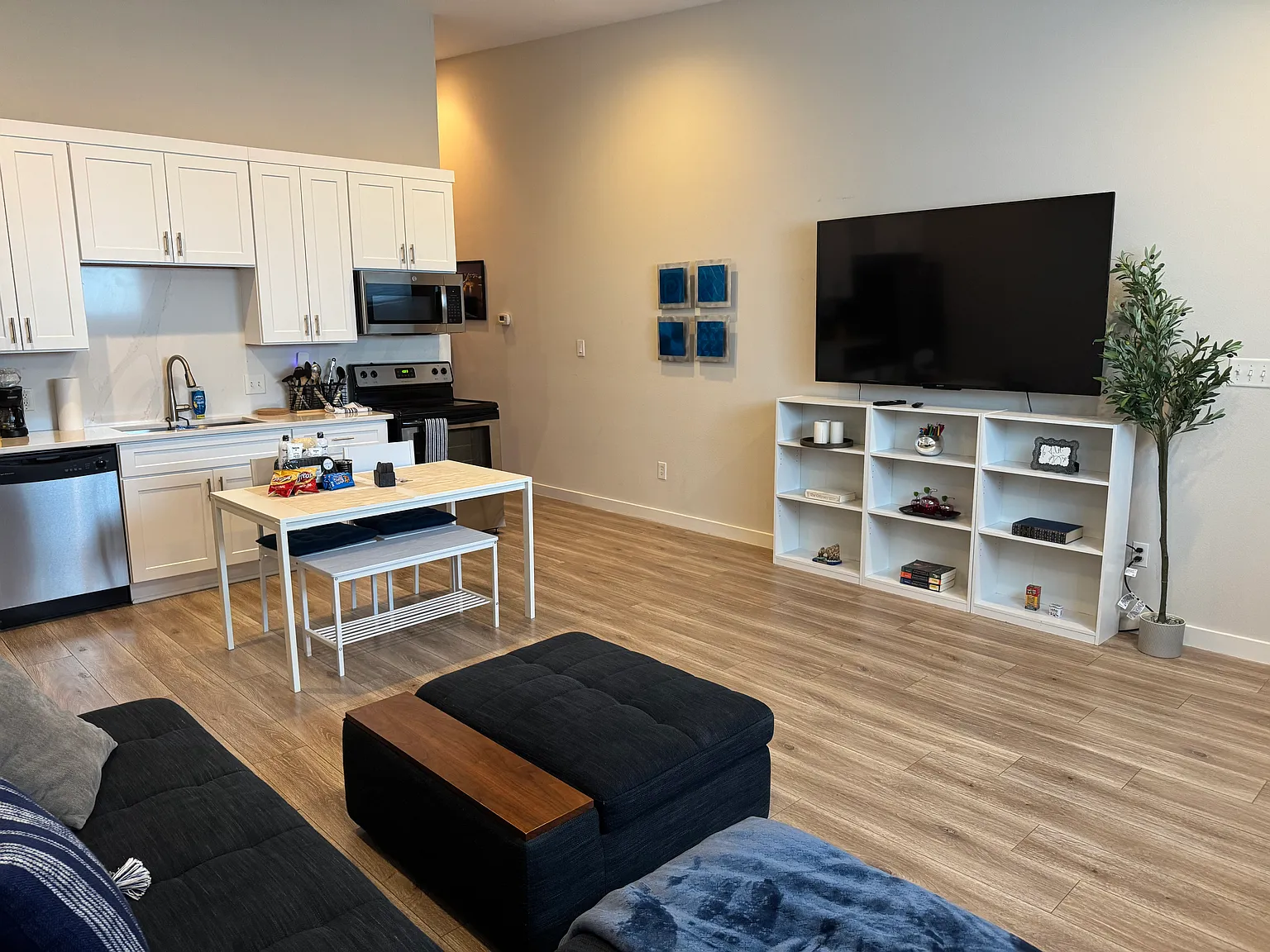 1 bed, 700 sqft, $2,000 — Photo 2