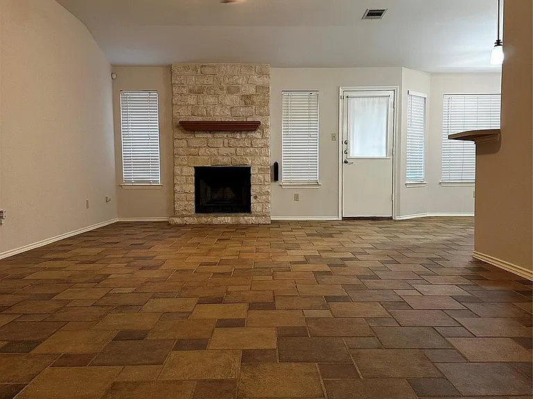 8007 Bounty Trl — Photo 3