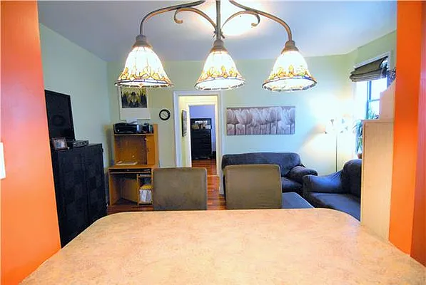 Sold by R New York | media 28