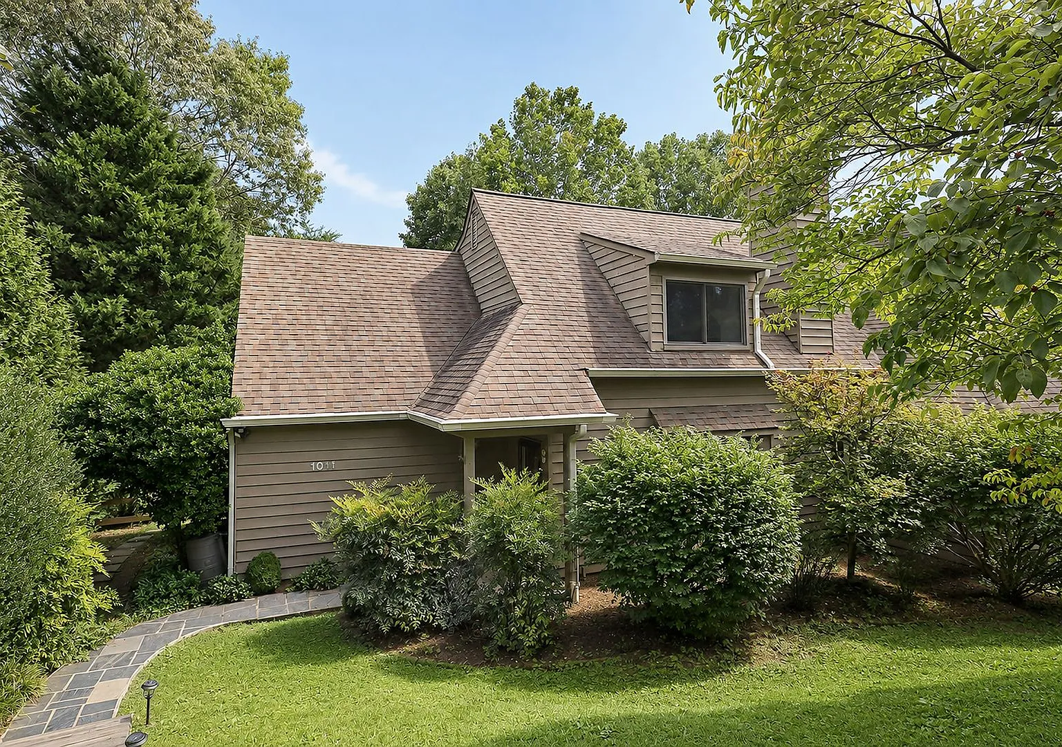 Move-in Ready Western Albemarle Home With Private Backyard — Photo 1