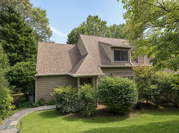 1011 Highlands Dr, Charlottesville, VA 22901