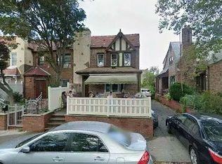 8561 67th Ave, Rego Park, NY 11374