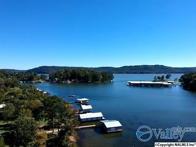 1st image of 4 Shoreline Cir