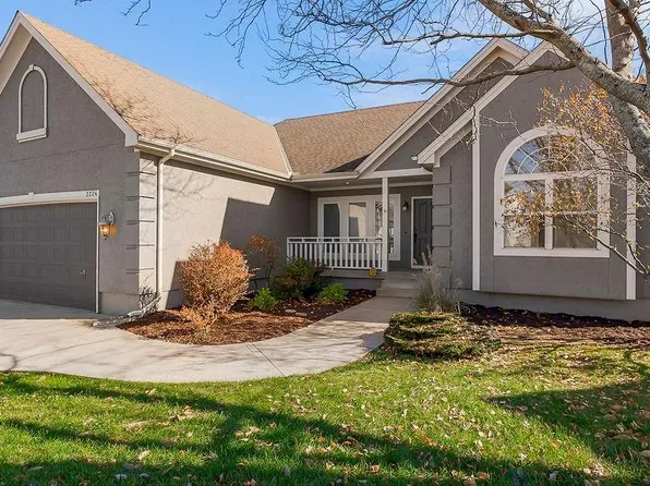 2224 NE Overland Dr, Blue Springs, MO 64029
