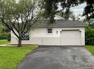20710 NW 1st St, Hollywood, FL 33029