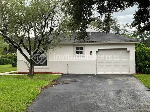 20710 NW 1st St, Hollywood, FL 33029