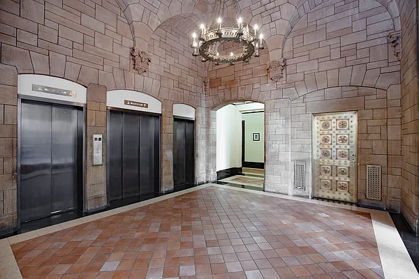 Rented by Akam Sales and Brokerage | media 6