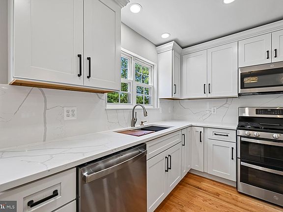 4th image of 6153 Les Dorson Ln