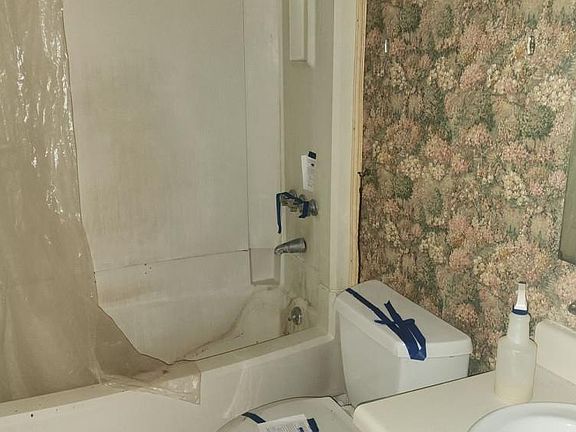 5th image of 7923 Oak Forest Dr