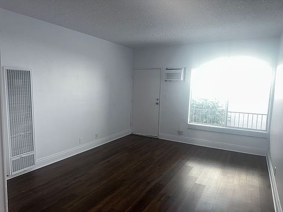 4th image of 2695 Loosmore St APT 13